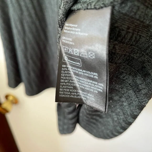 🎃3/$26 SALE🎃 H&M Divided Rib Knit Mini Dress Size 12 - Picture 3 of 3